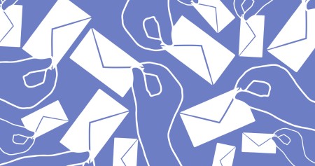 Elections Mains tenant des bulletins de vote